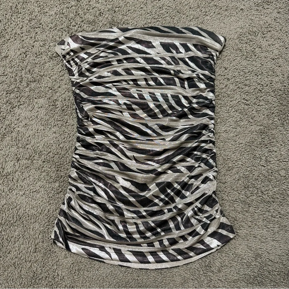 Vintage Forever 21 Metallic Y2K Zebra Stripes Strapless Ruched Tube Top, Medium - Picture 3 of 10